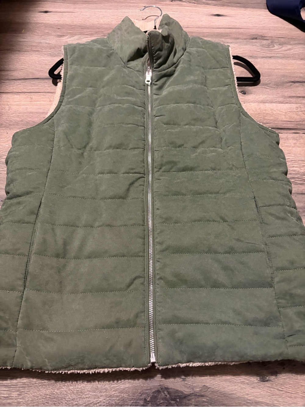 entro Olive Green Quilted/ Sherpa reversible Zip-Front Women's Vest- L